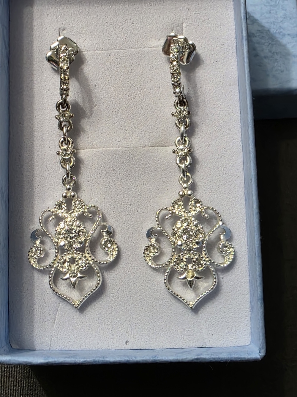 Estate - Silver-Tone Filigree Fashiom Drop Earrings - Item 512